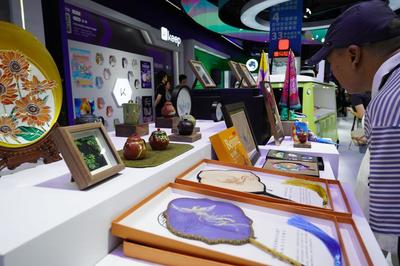 朝陽(yáng)展區(qū) 文化+科技融合新篇章，騰訊音樂(lè)、B站等企業(yè)創(chuàng)新展覽服務(wù)